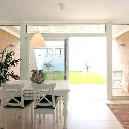 Ground Floor Apartment Suite With Private Garden, Los Charcos Costa Teguise Exterior photo